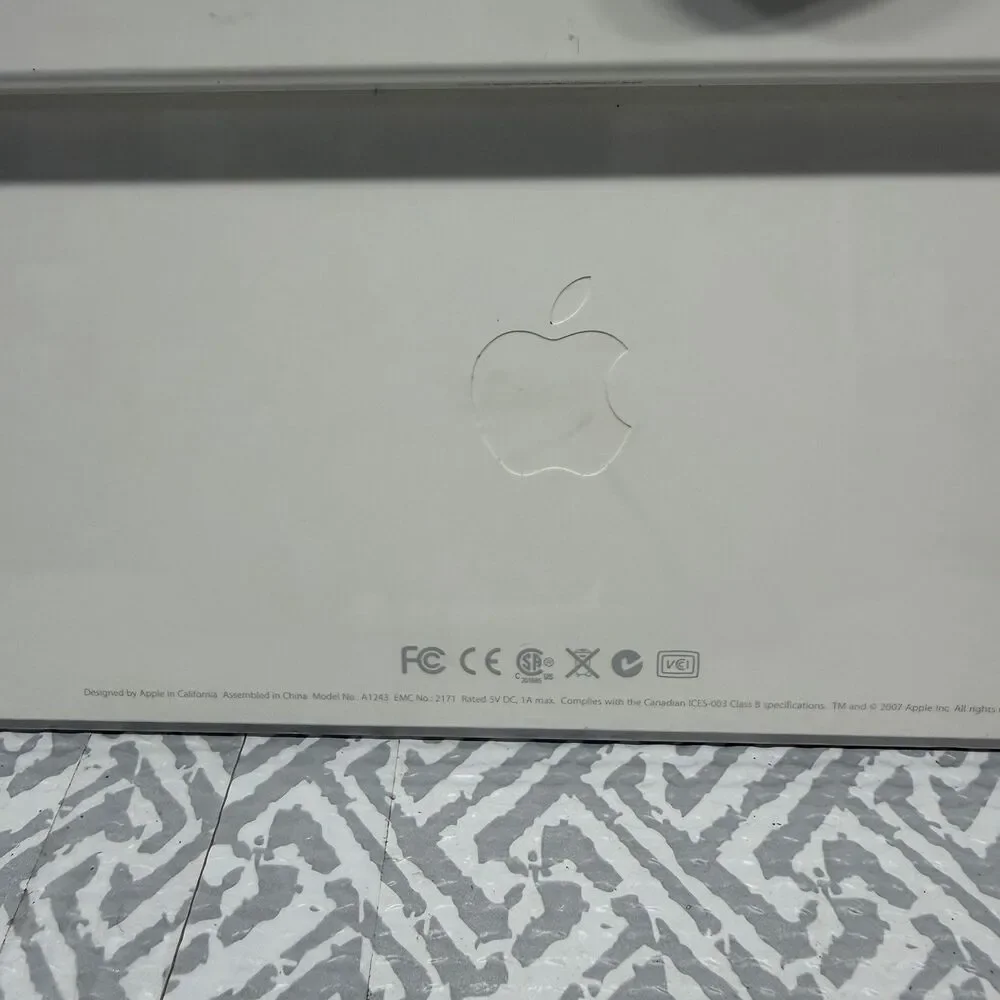 Apple A1243 Wired Aluminum Keyboard with Numeric Keypad & USB Extension Cable